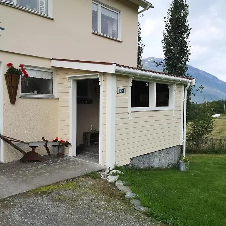 Bed & Breakfast Elvebakk 3*