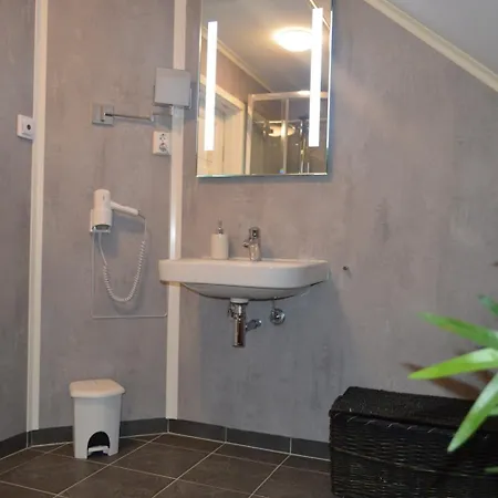 Elvebakk Bed & Breakfast *