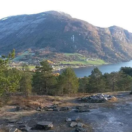 Elvebakk 3*