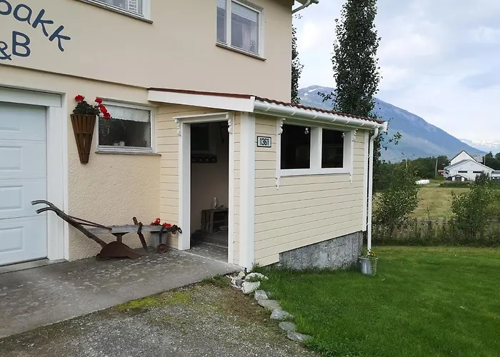 Bed & Breakfast Elvebakk 3*